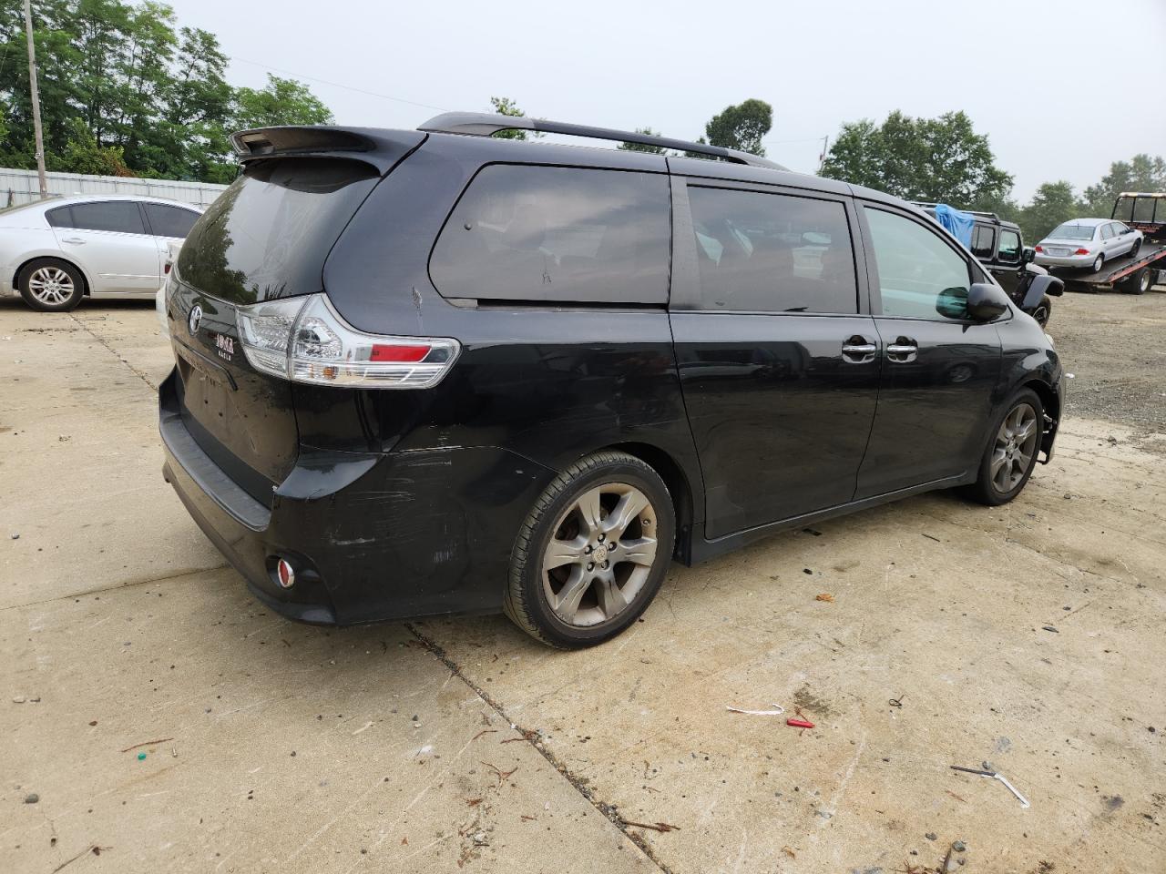 2015 Toyota Sienna Sport - Фото 3