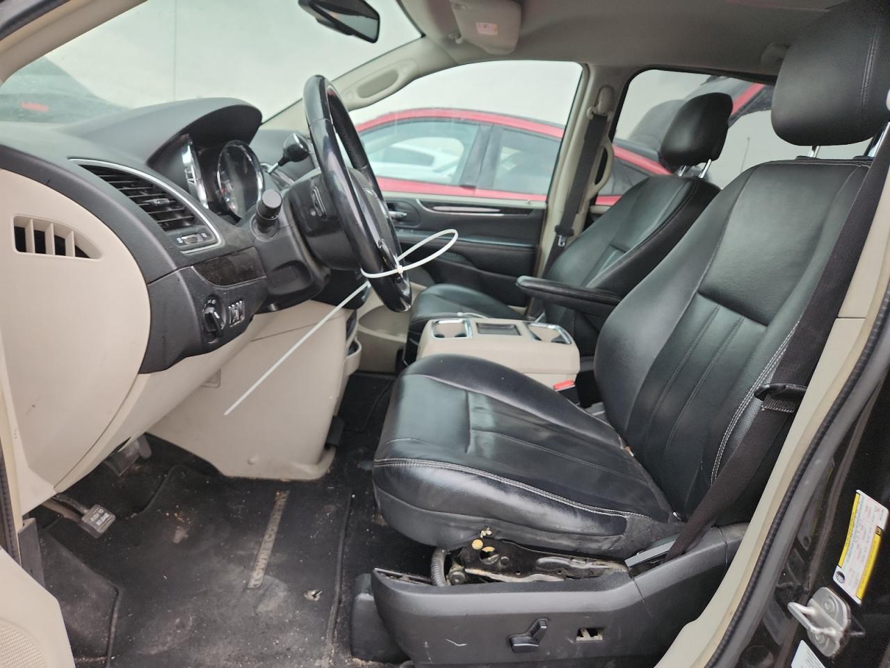 2013 Chrysler Town & Country Touring - Фото 7