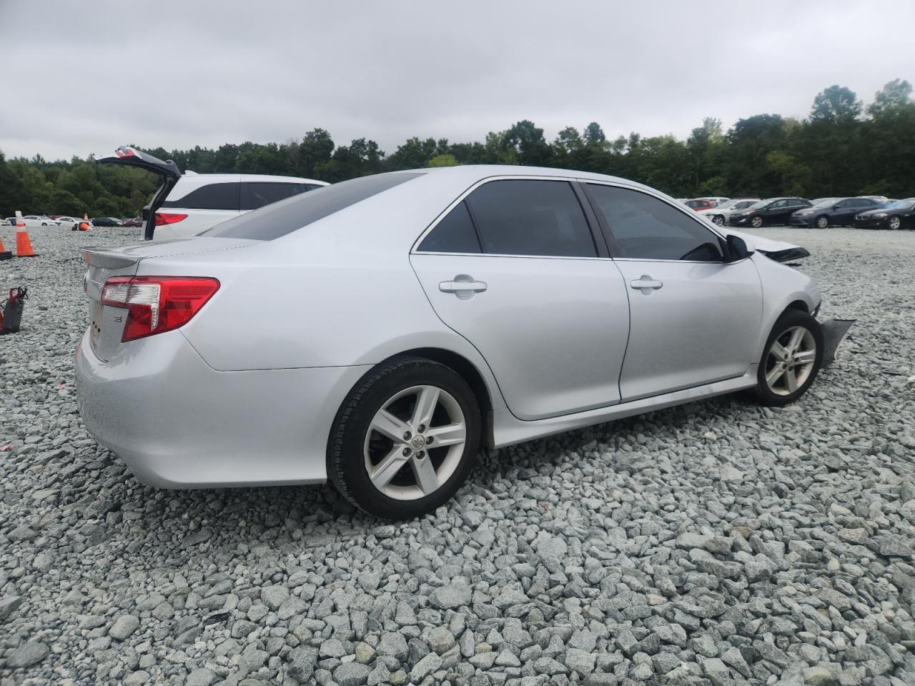 2014 Toyota Camry L - Image 3