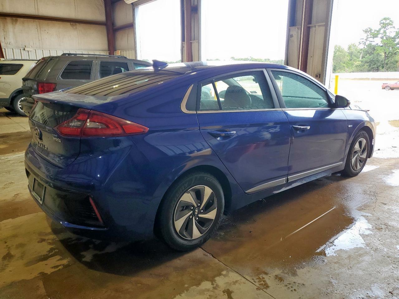 2019 Hyundai Ioniq Sel - Image 3