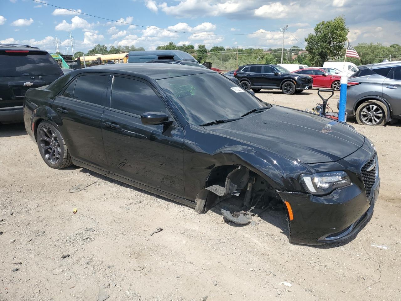 2019 Chrysler 300 Touring - Фото 4