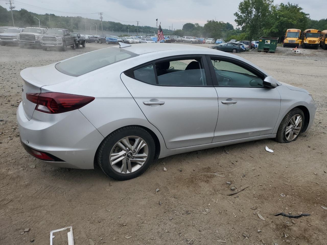 2019 Hyundai Elantra Sel - Image 3
