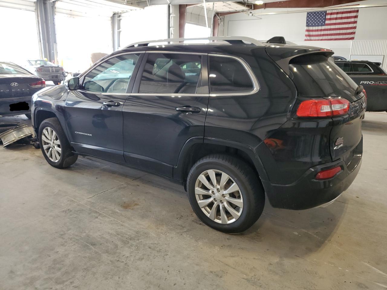 2018 Jeep Cherokee Overland - Image 2