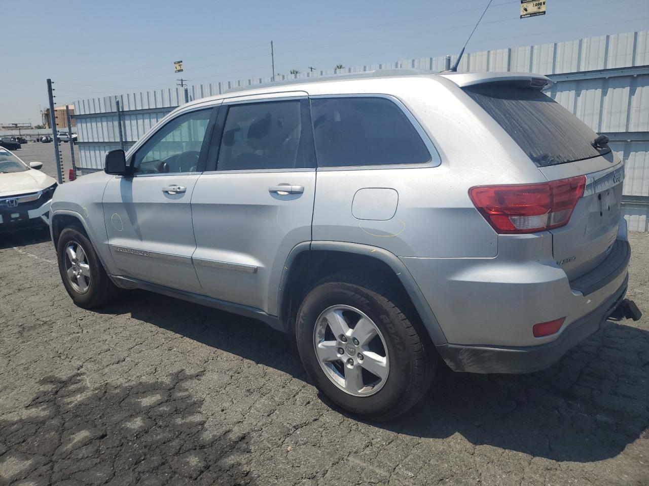 2011 Jeep Grand Cherokee Laredo - Image 2
