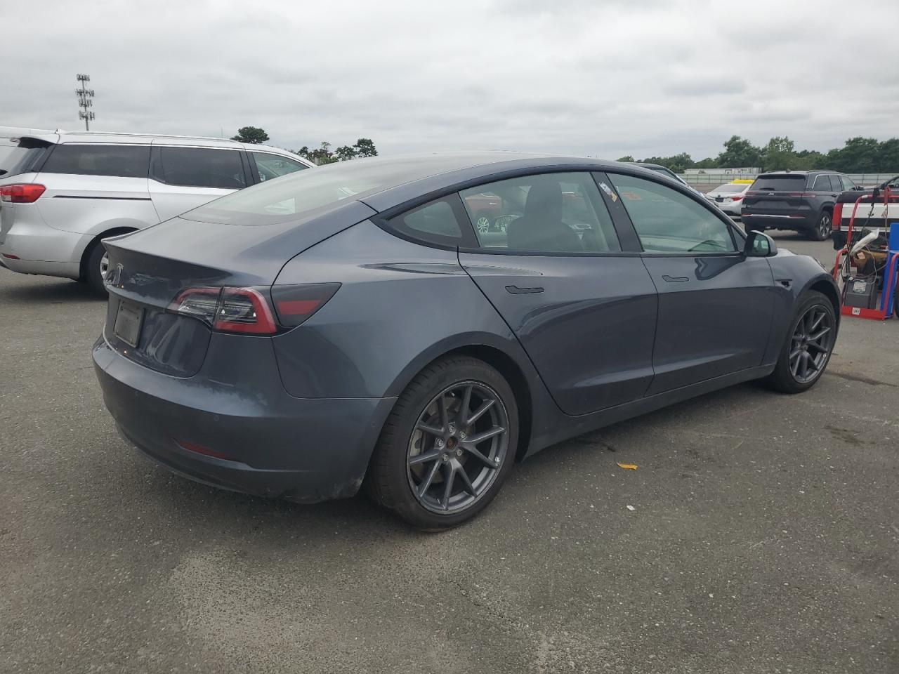2022 Tesla Model 3 - Фото 3