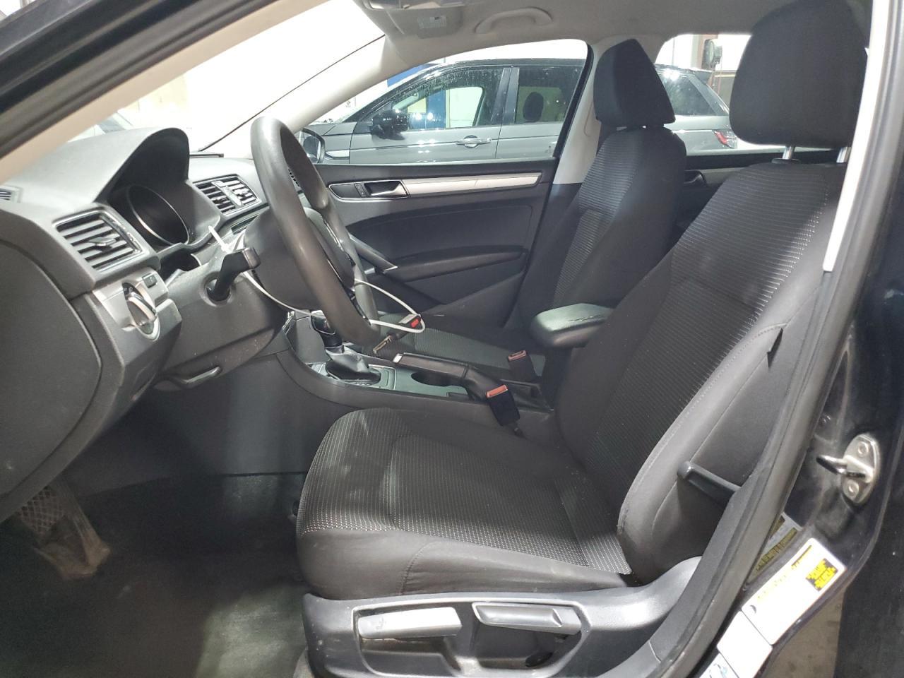 2017 Volkswagen Passat S - Фото 7