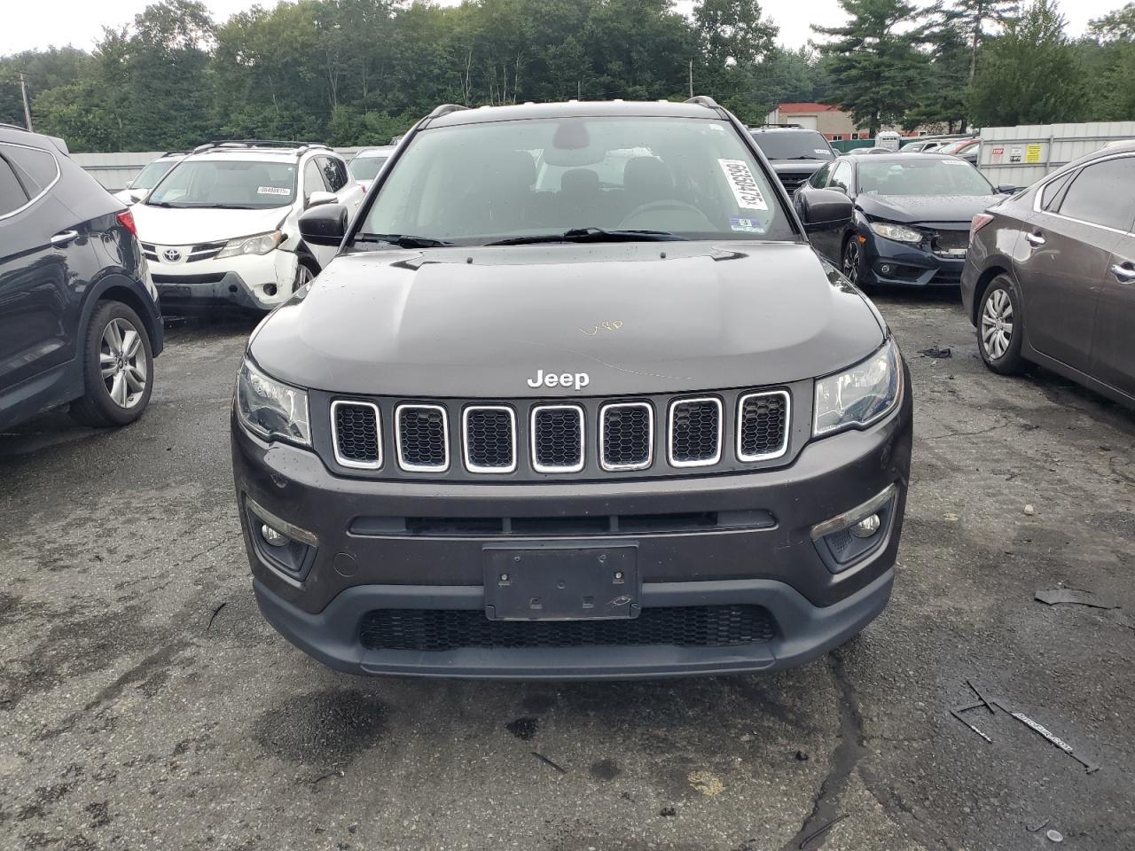 2019 Jeep Compass Latitude - Image 5
