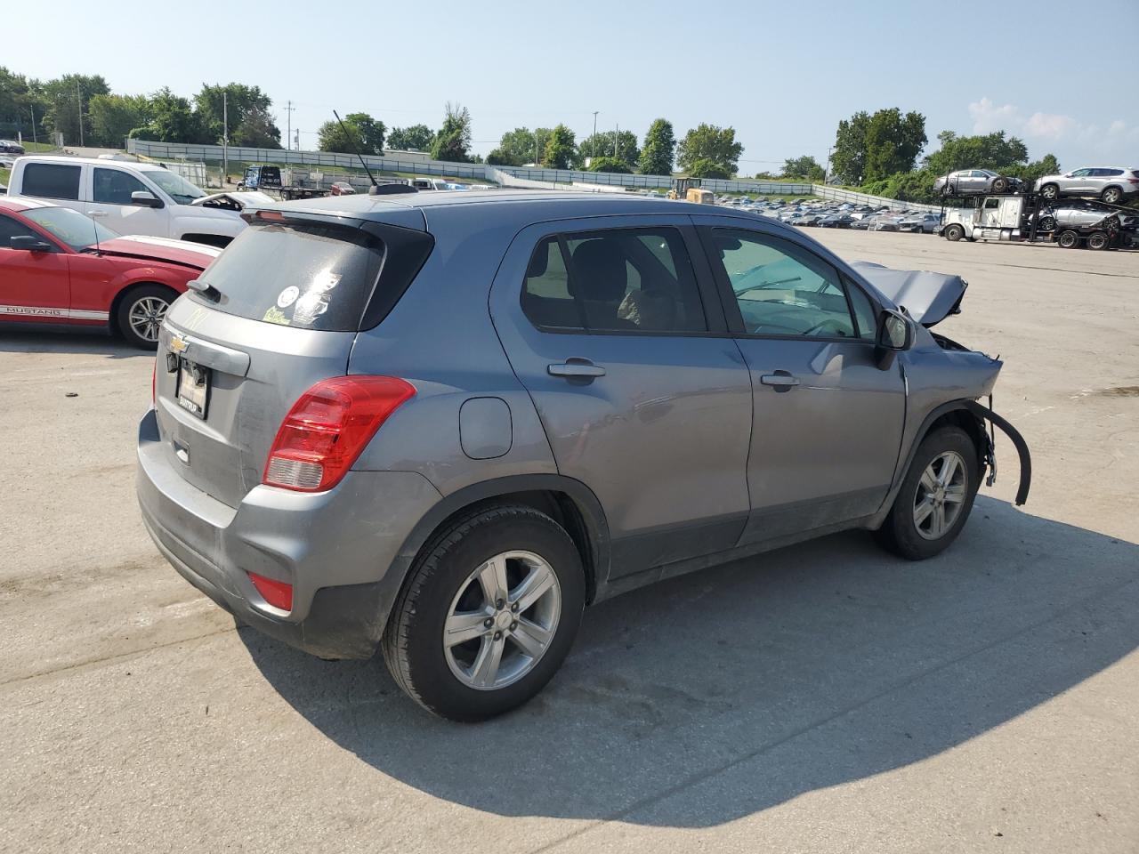 2022 Chevrolet Trax Ls - Image 3