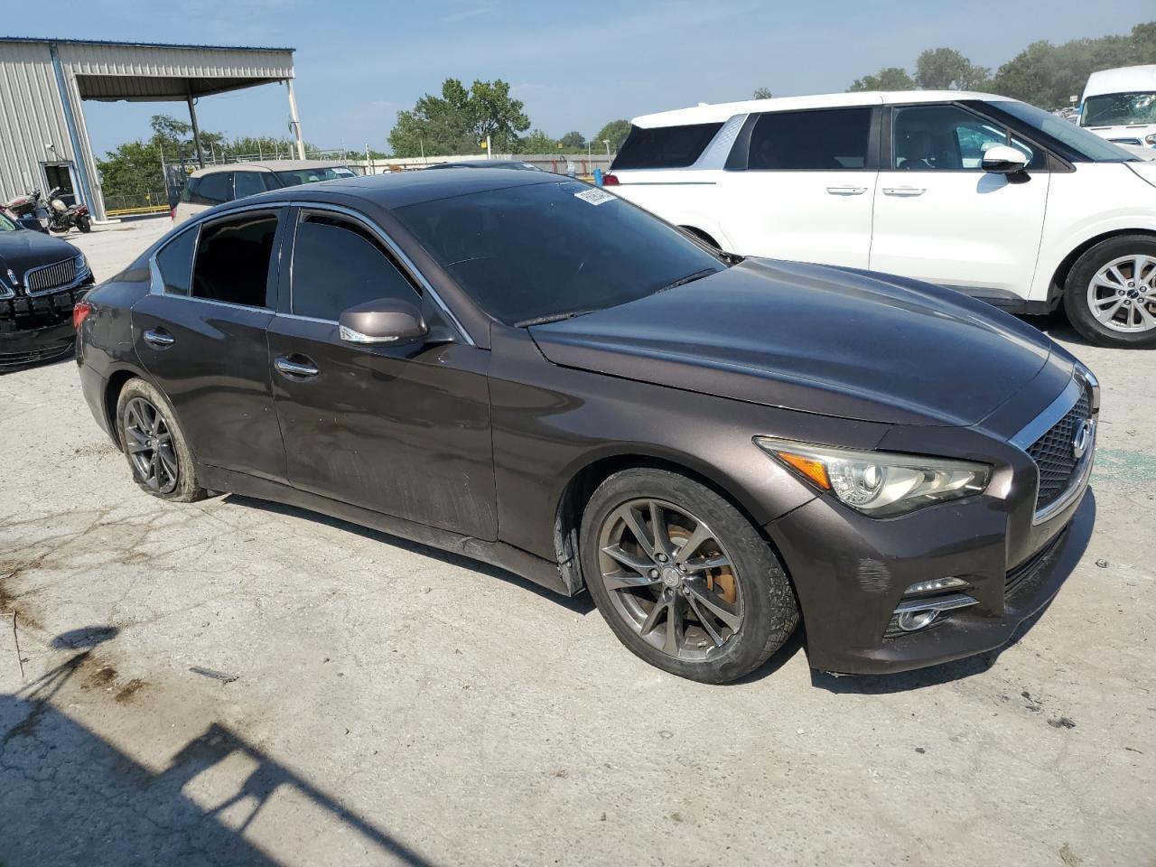 2017 Infiniti Q50 Premium - Image 4