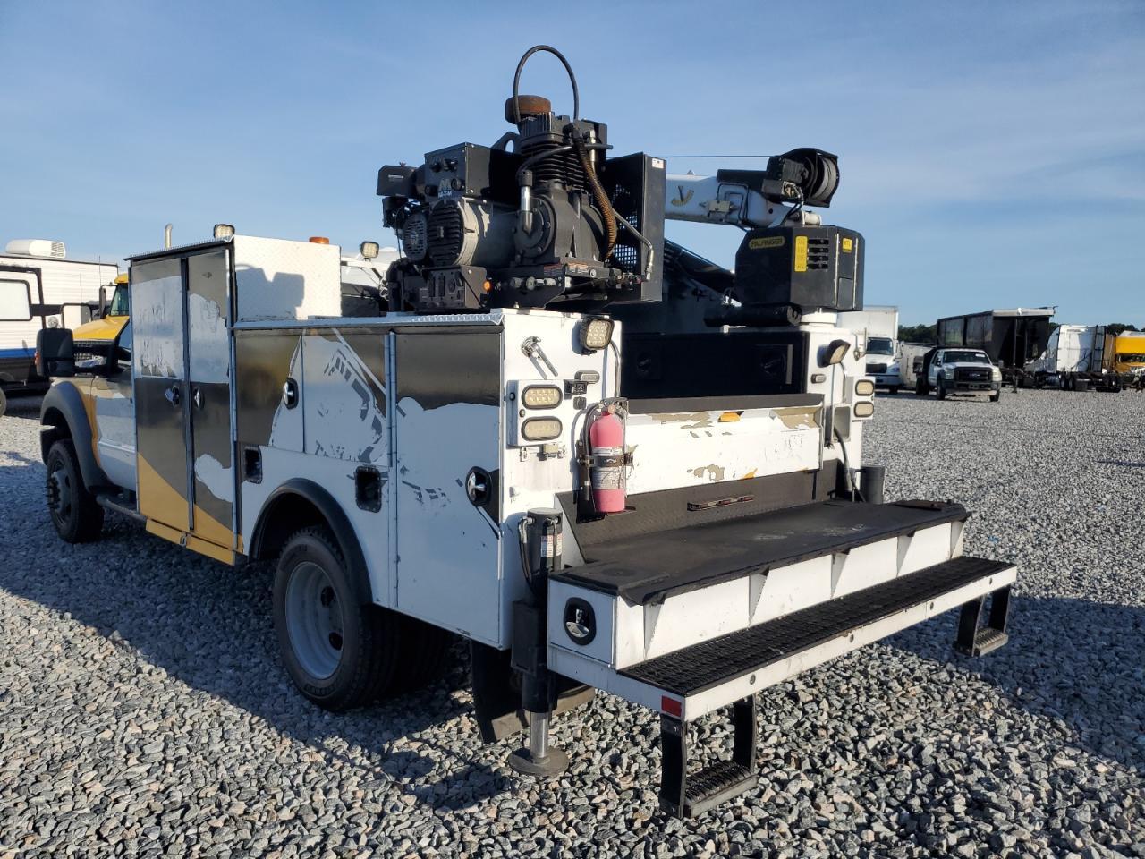 2016 Ford F550 Super - Trucks Semi Truck - Image 2