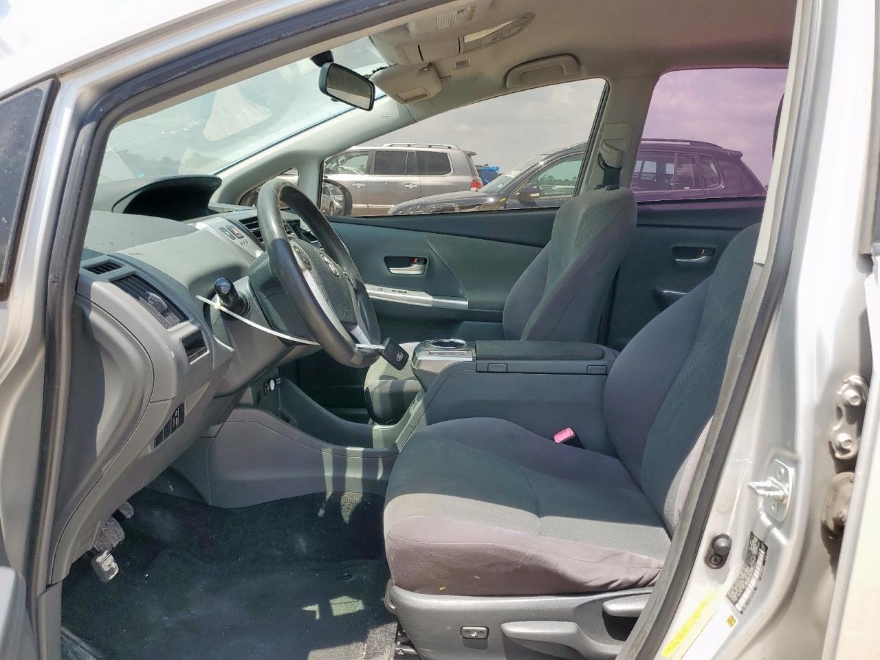 2014 Toyota Prius V - Image 7