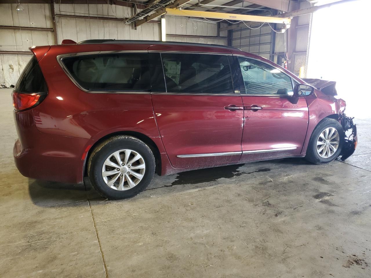 2017 Chrysler Pacifica Touring L - Фото 3