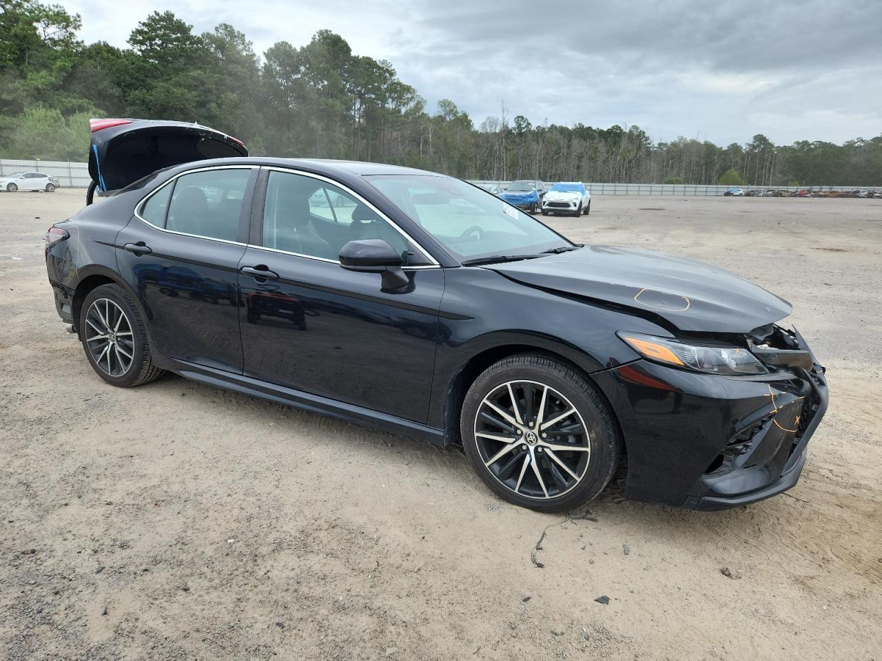 2021 Toyota Camry Se - Фото 4