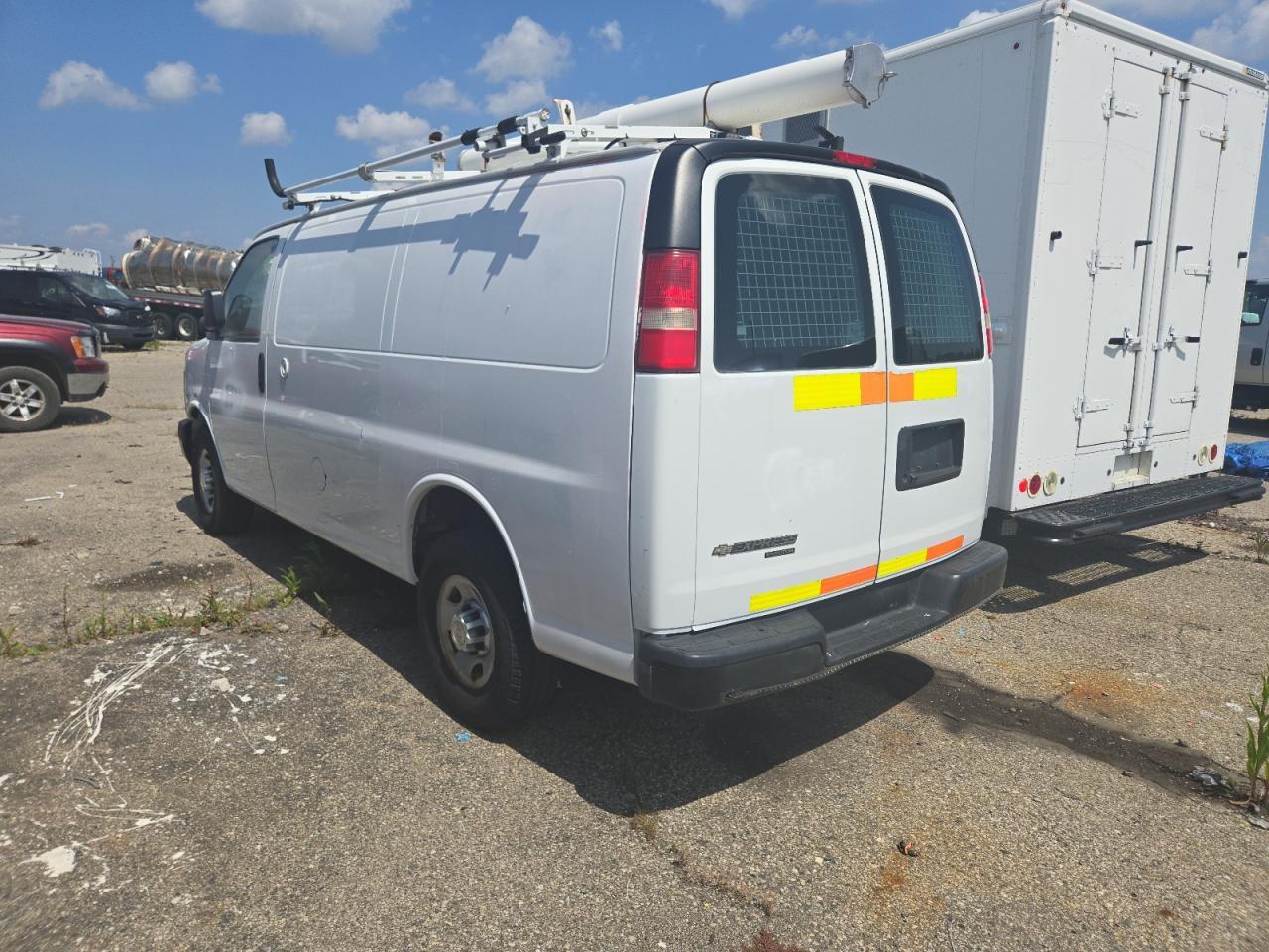 2013 Chevrolet Express G2500 - Фото 2