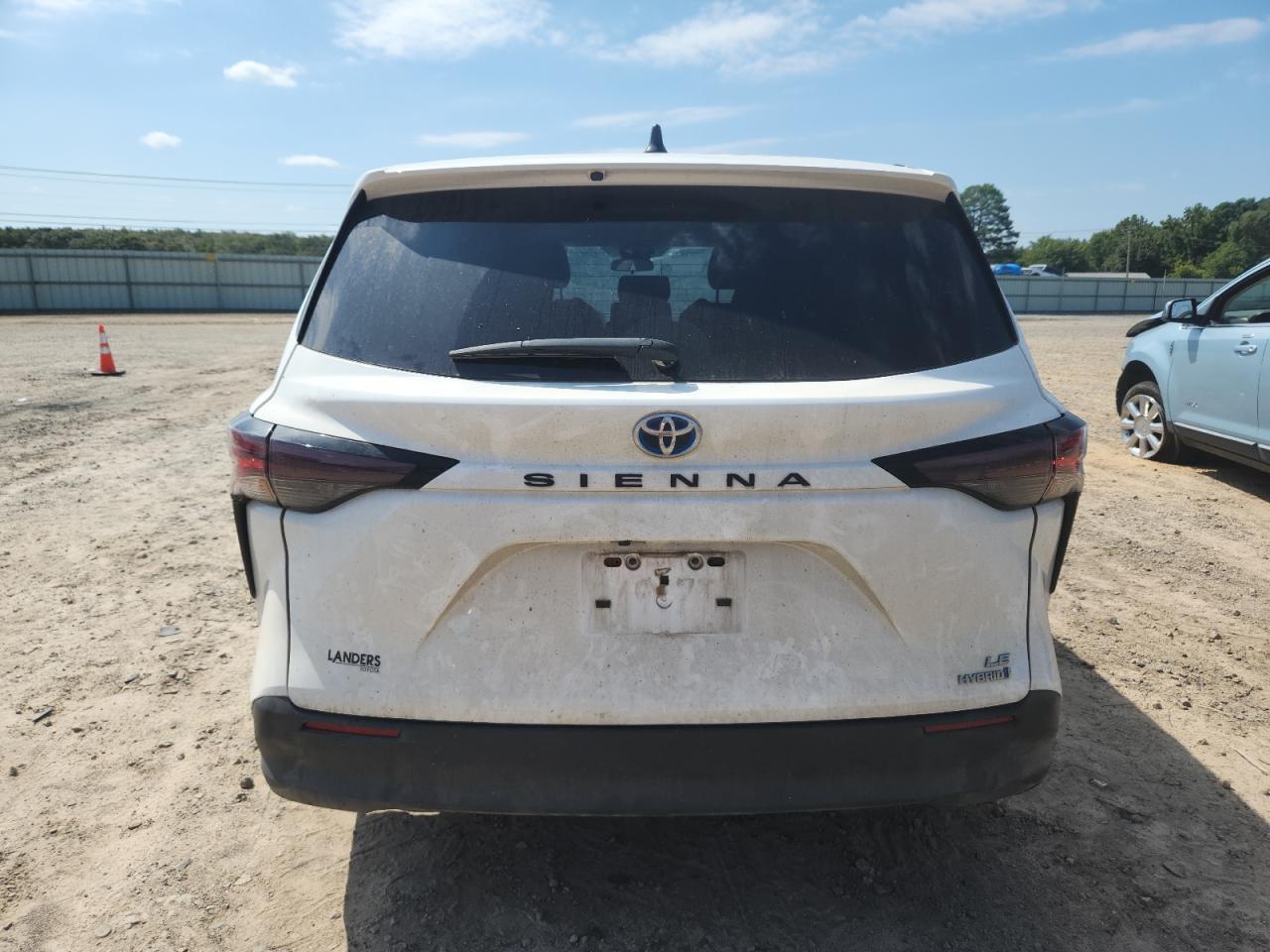 2024 Toyota Sienna Le - Image 6