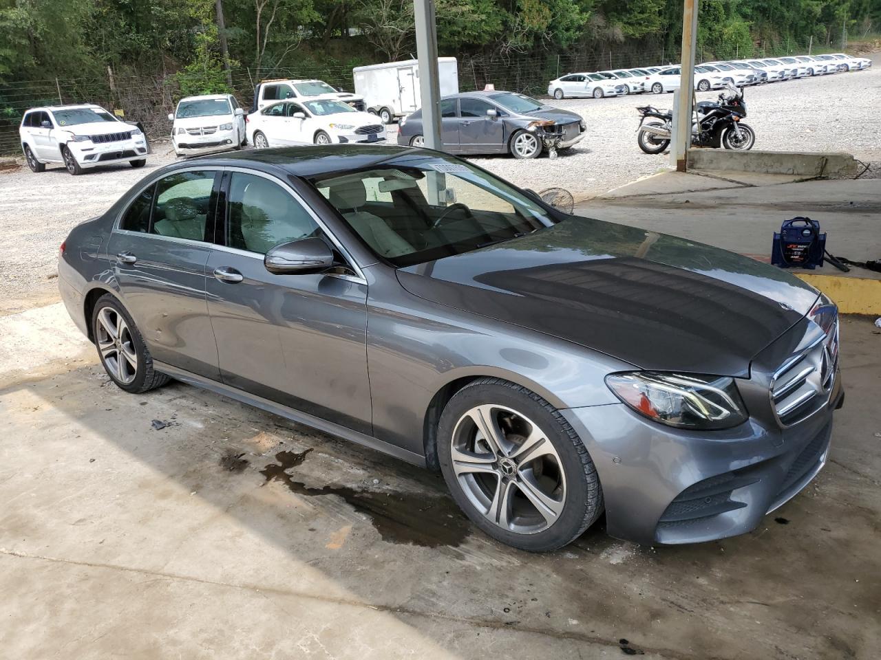 2018 Mercedes-Benz E 300 - Фото 4