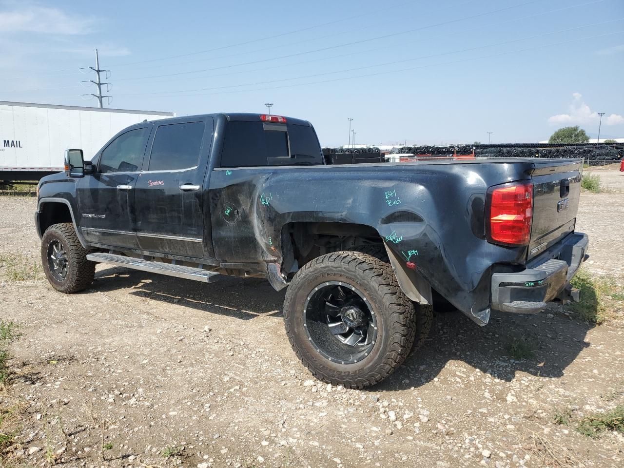 2015 GMC Sierra K3500 Denali - Фото 2