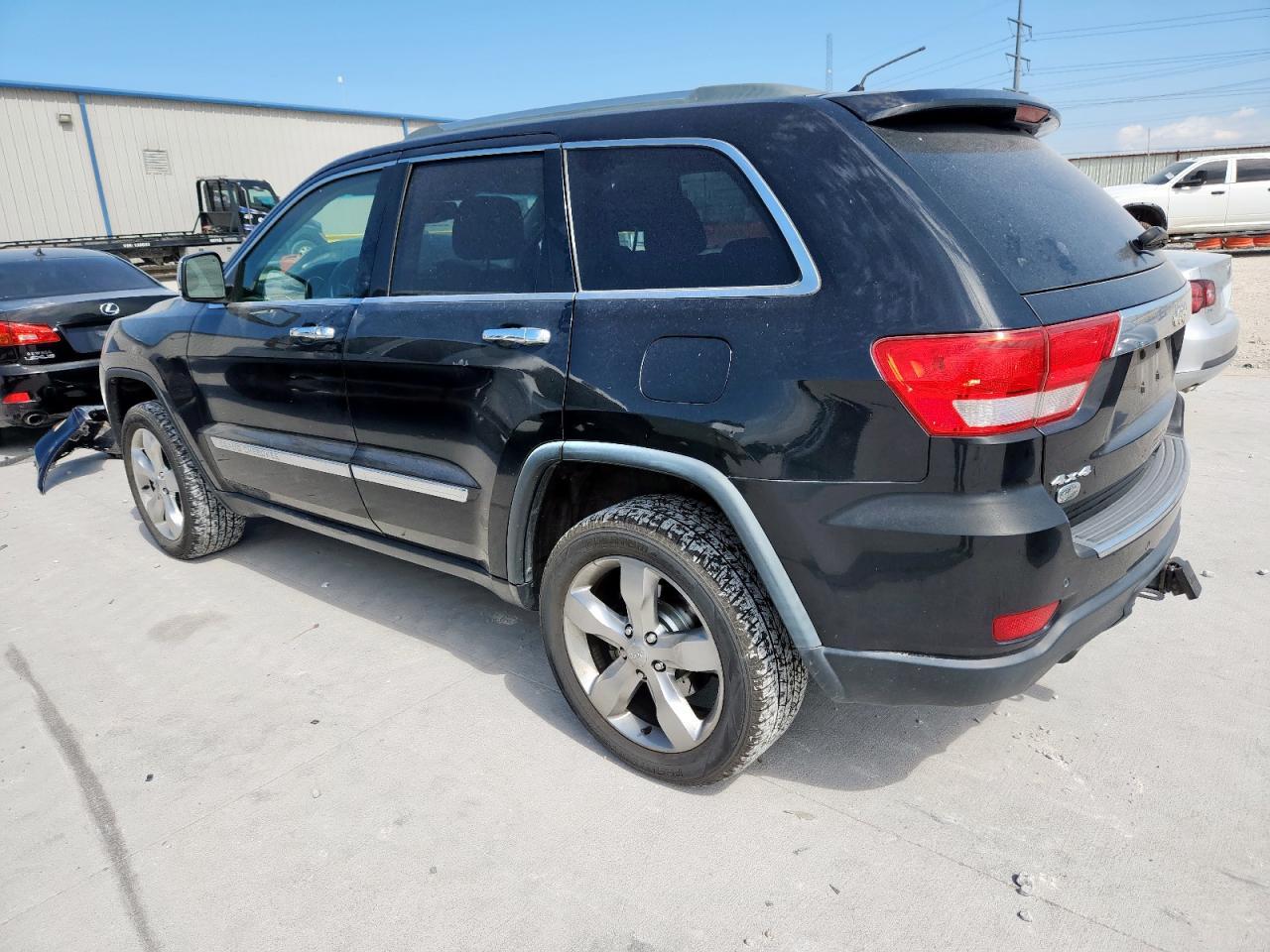 2013 Jeep Grand Cherokee Overland - Image 2