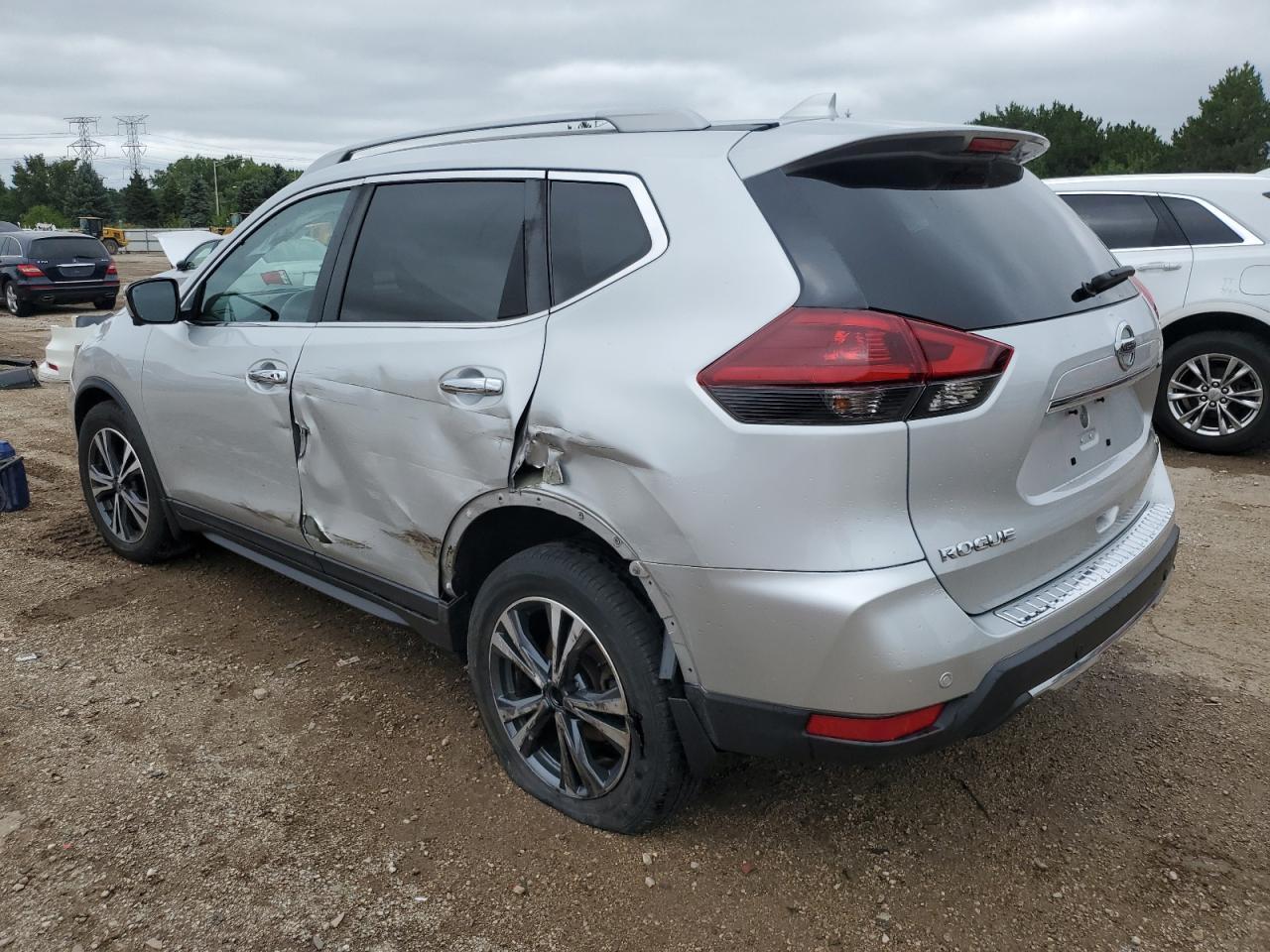 2019 Nissan Rogue - Image 2