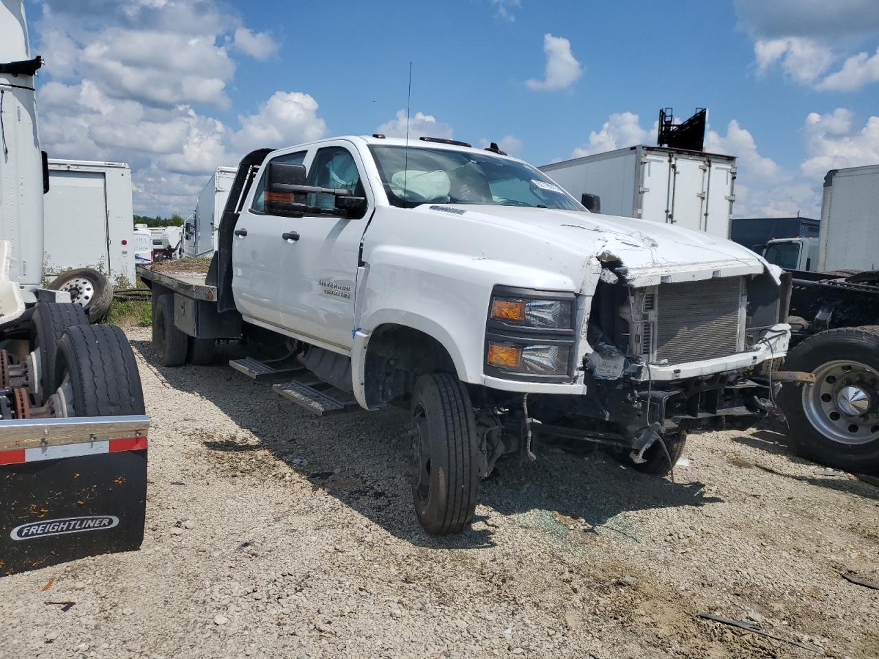 2022 Chevrolet Silverado Medium Duty - Image 4