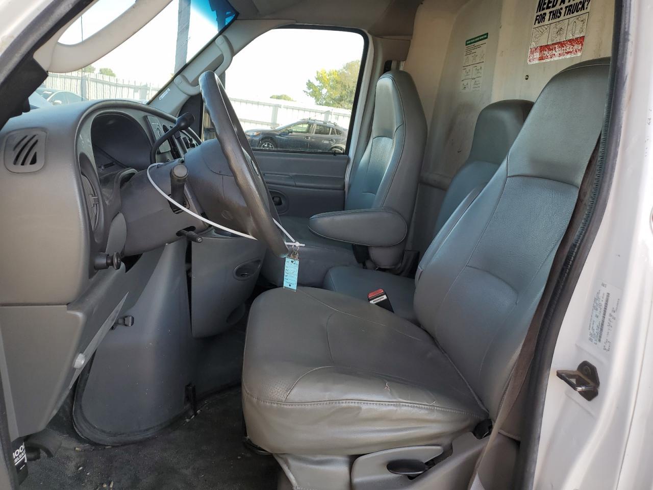 2007 Ford Econoline E450 Super Duty Cutaway Van - Фото 7