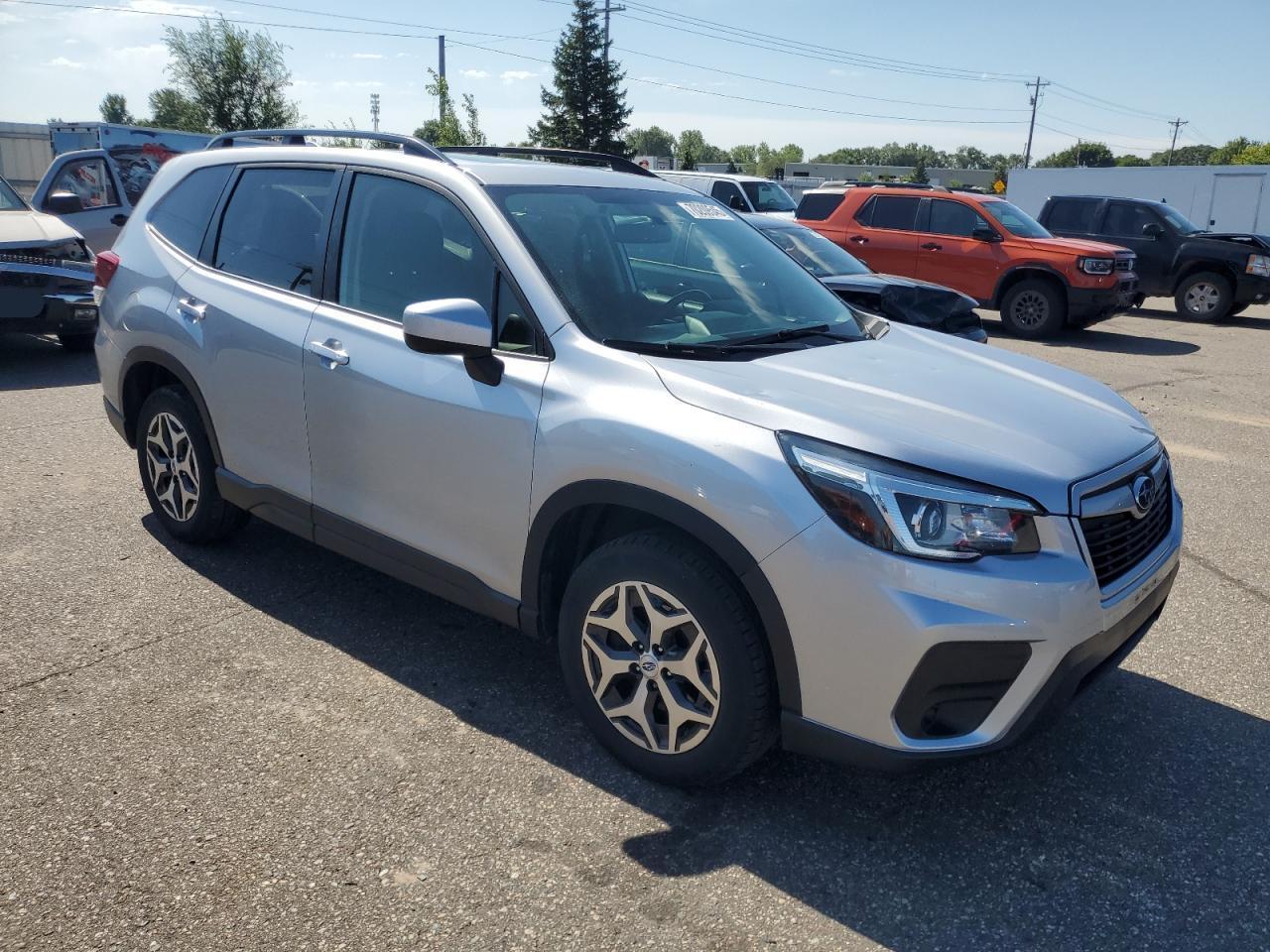 2019 Subaru Forester Premium - Image 4