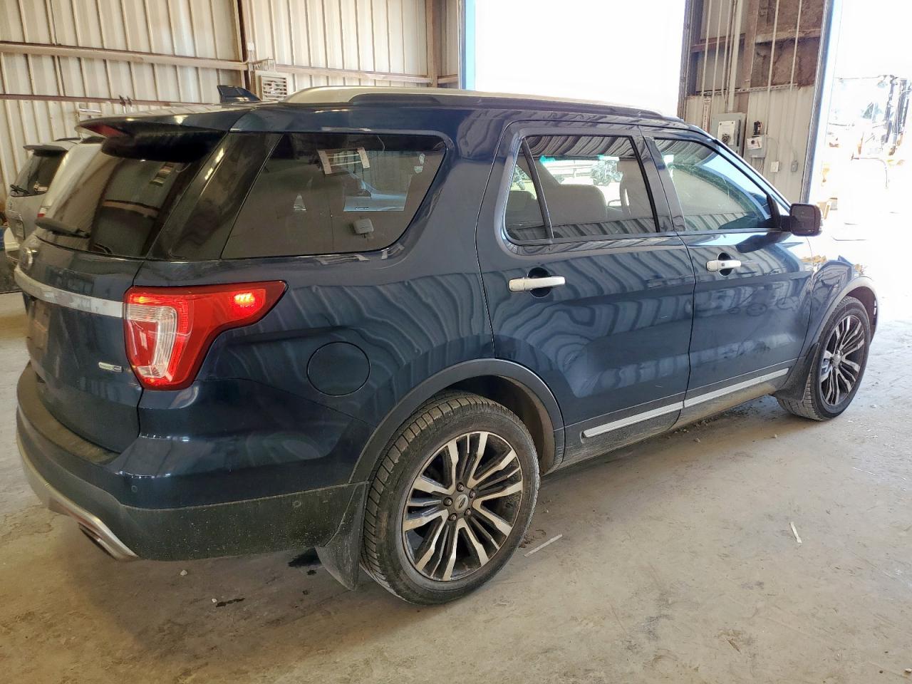 2017 Ford Explorer Platinum - Image 3