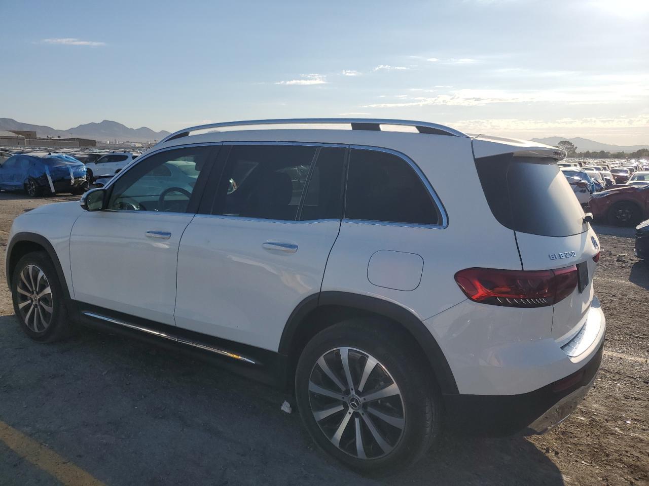 2022 Mercedes-Benz Glb 250 - Фото 2