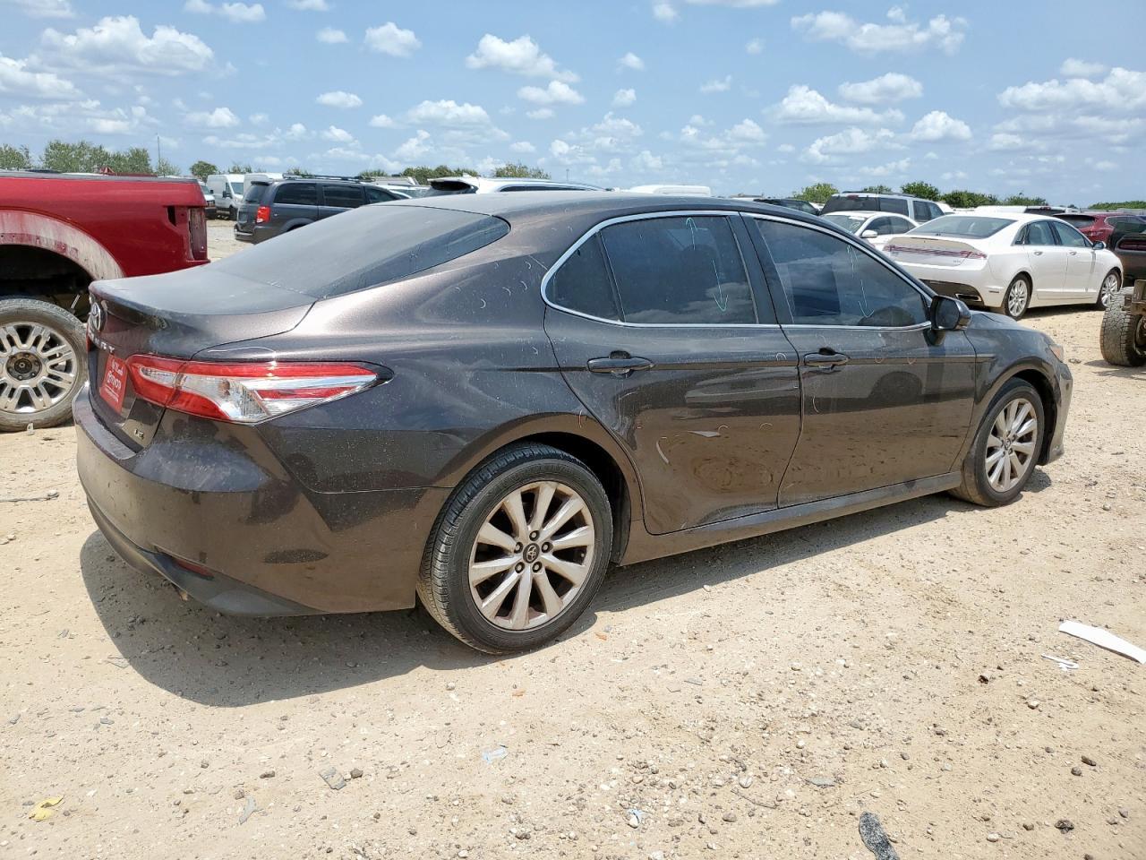 2018 Toyota Camry L - Фото 3