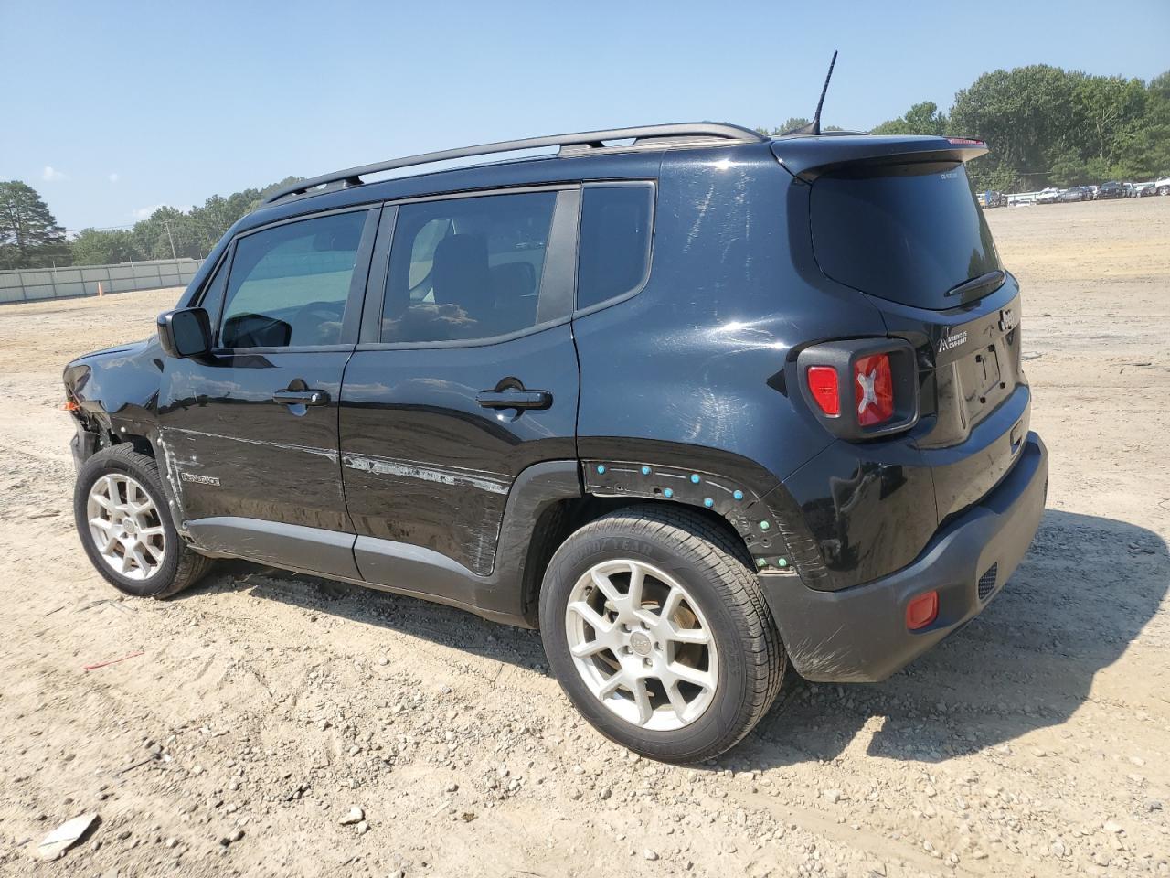2020 Jeep Renegade Latitude - Image 2