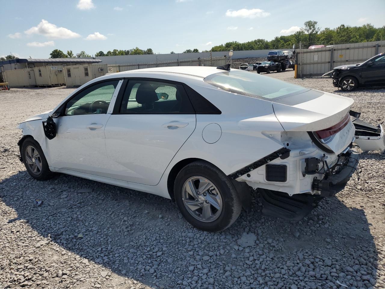 2025 Hyundai Elantra Se - Фото 2