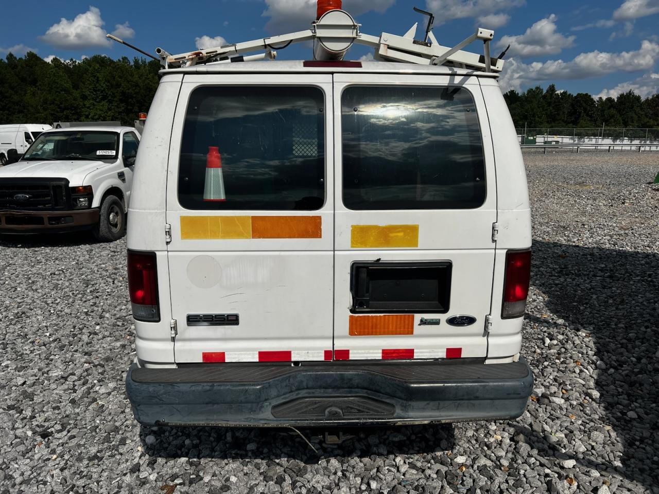 2009 Ford Econoline E350 Super Duty Van - Image 4