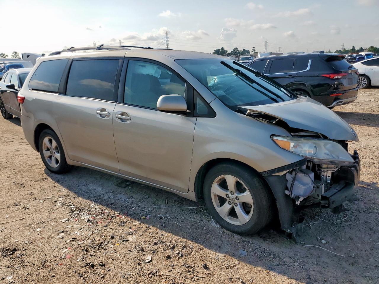 2015 Toyota Sienna Le - Фото 4