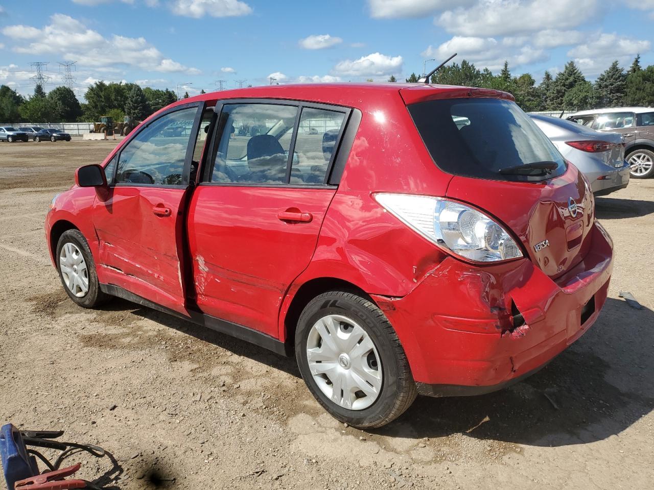 2011 Nissan Versa S - Image 2