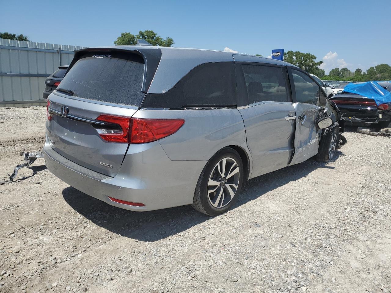 2024 Honda Odyssey Touring - Image 3