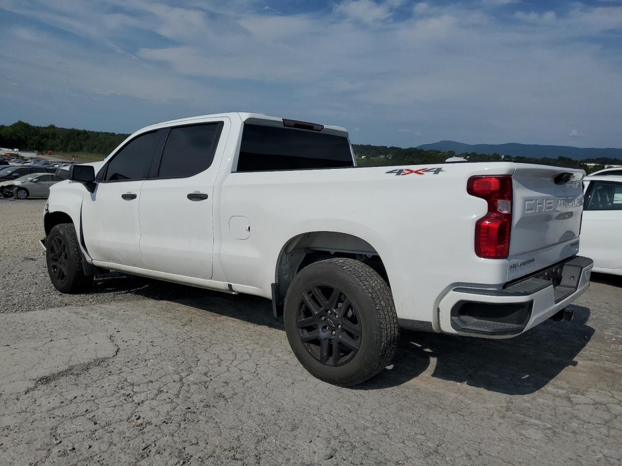 2022 Chevrolet Silverado K1500 Custom - Фото 2
