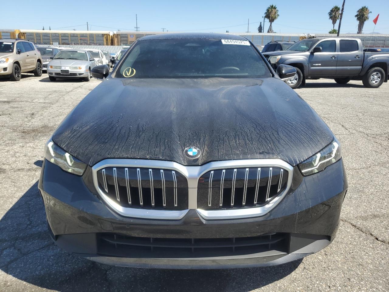 2025 BMW 530 I - Фото 5