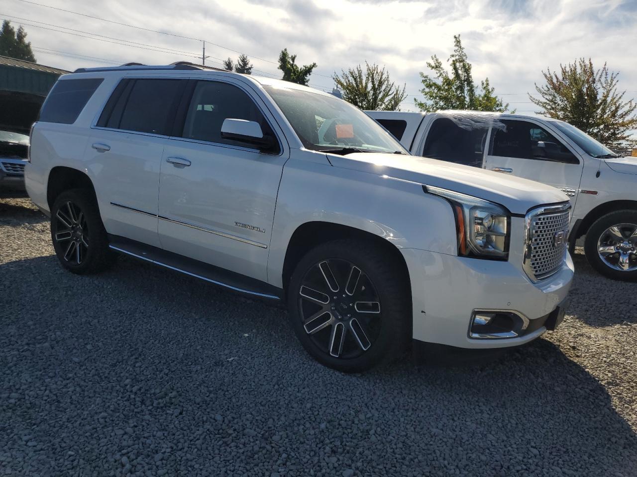 2017 GMC Yukon Denali - Image 4
