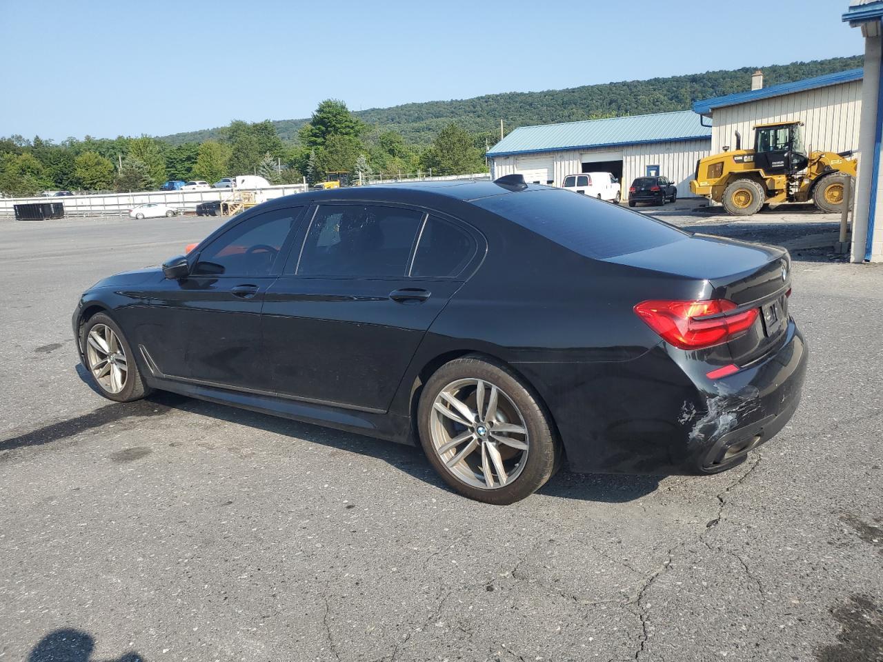2019 BMW 740 Xi - Фото 2