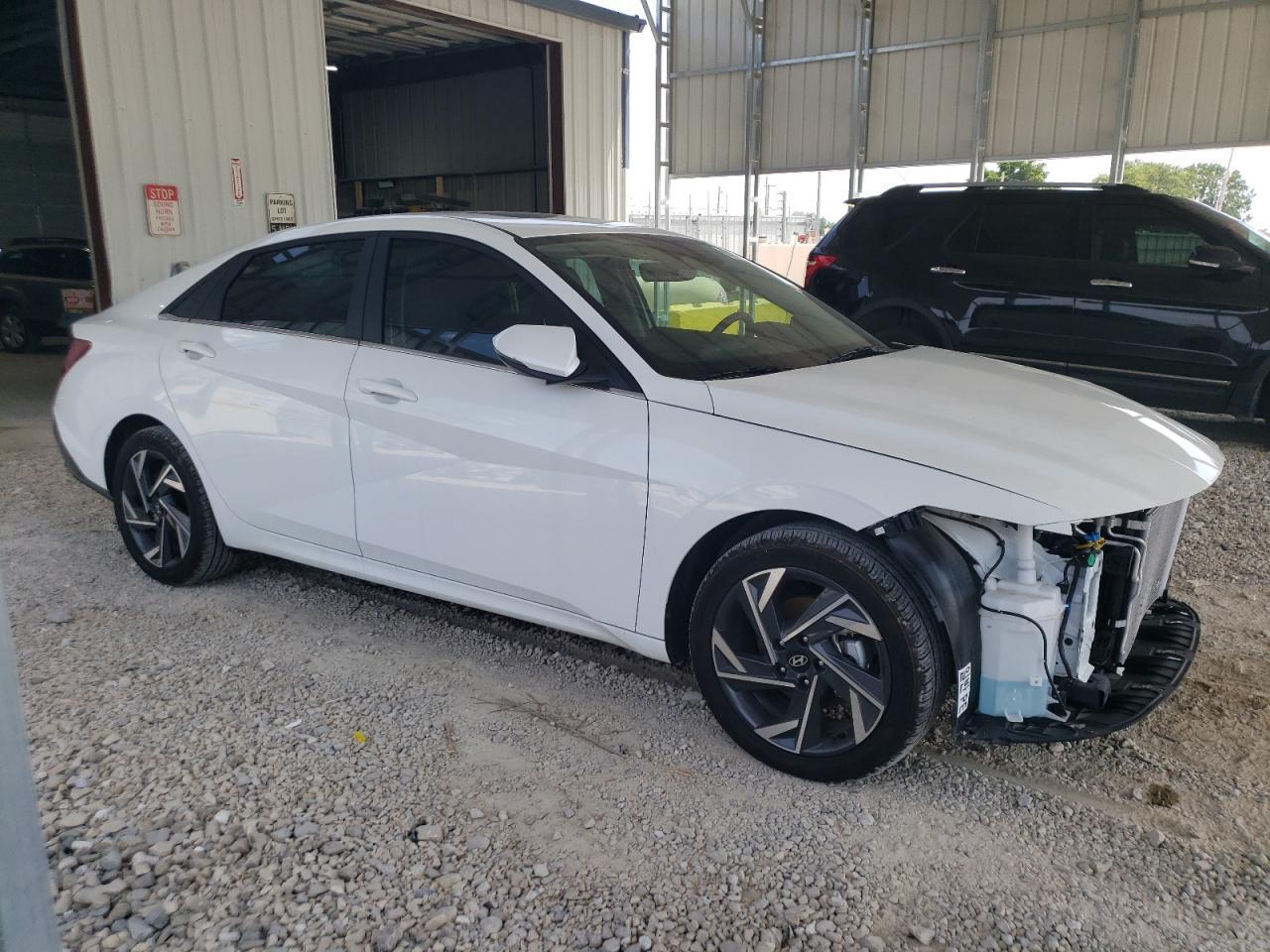 2025 Hyundai Elantra Limited - Image 4