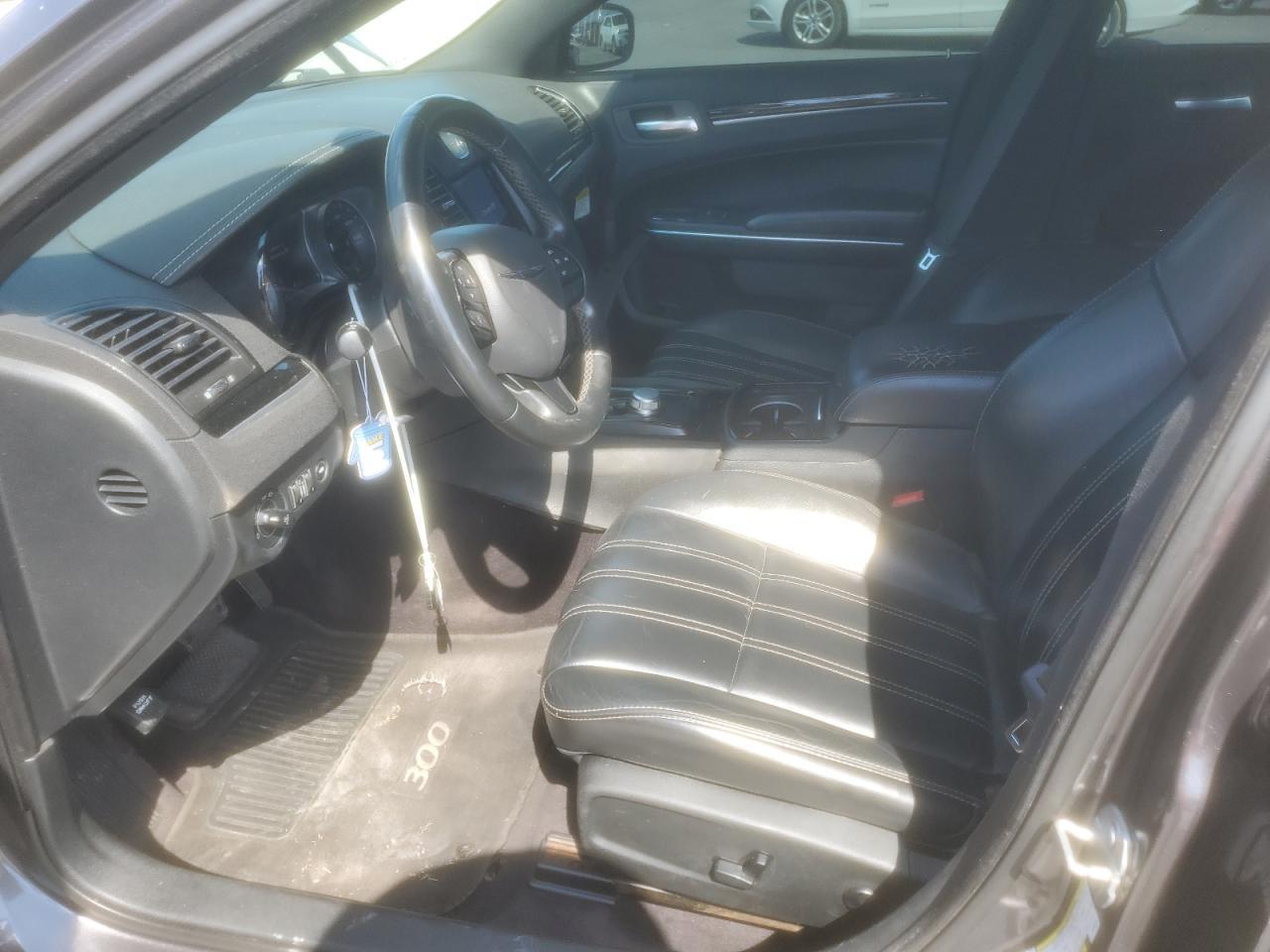 2017 Chrysler 300 S - Фото 7