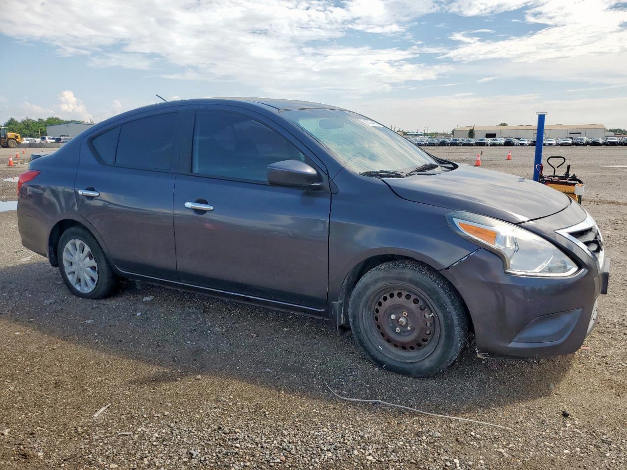 2015 Nissan Versa S - Image 4