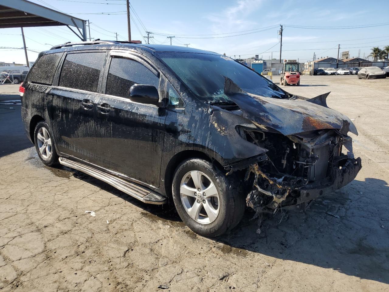 2011 Toyota Sienna Le - Image 4