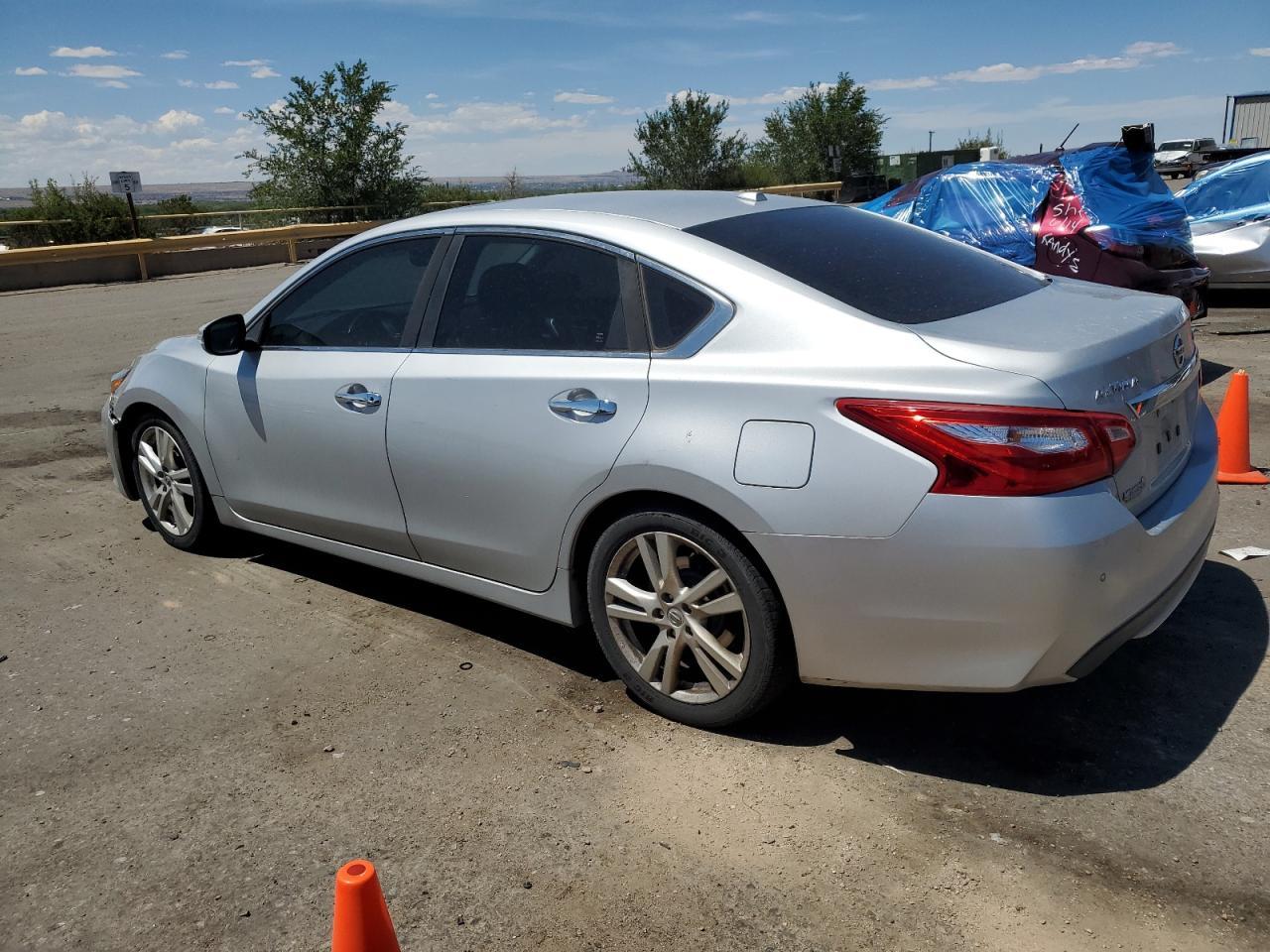 2017 Nissan Altima 3.5Sl - Image 2