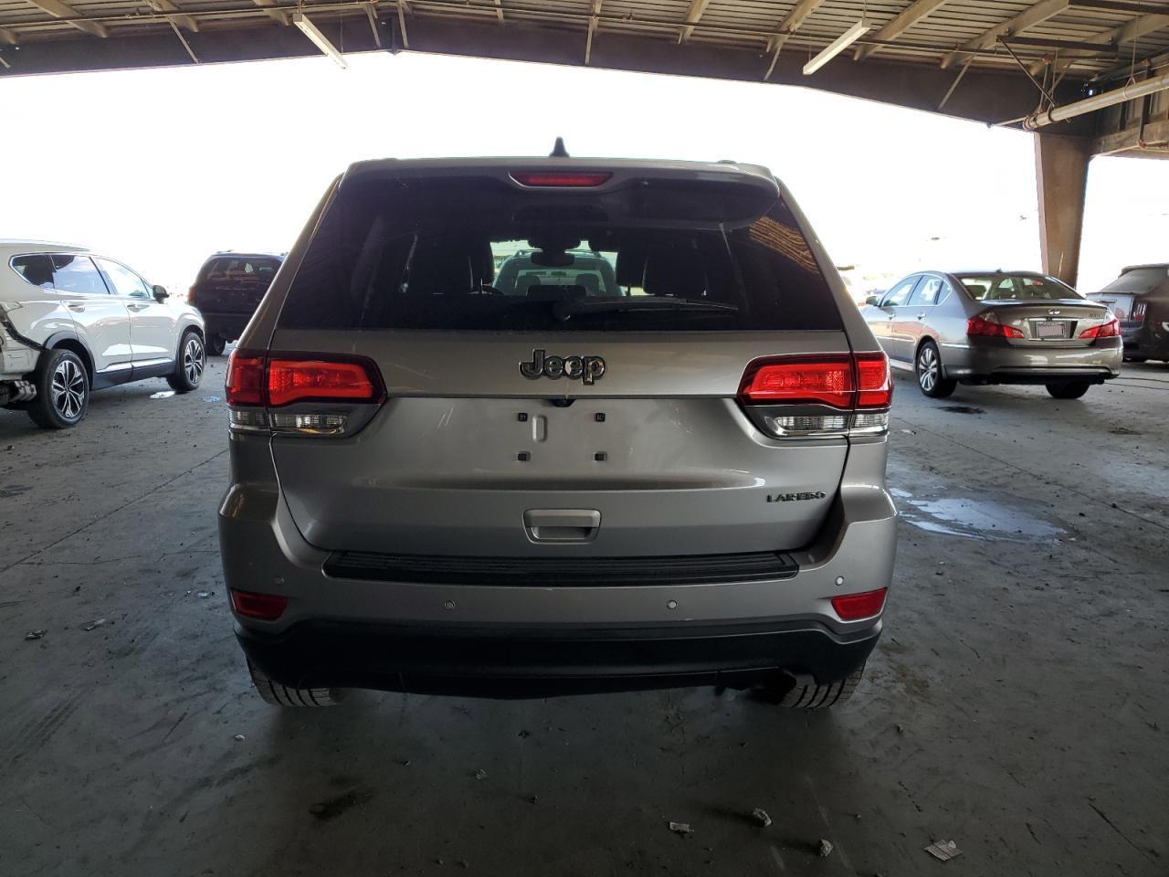 2020 Jeep Grand Cherokee Laredo - Image 6