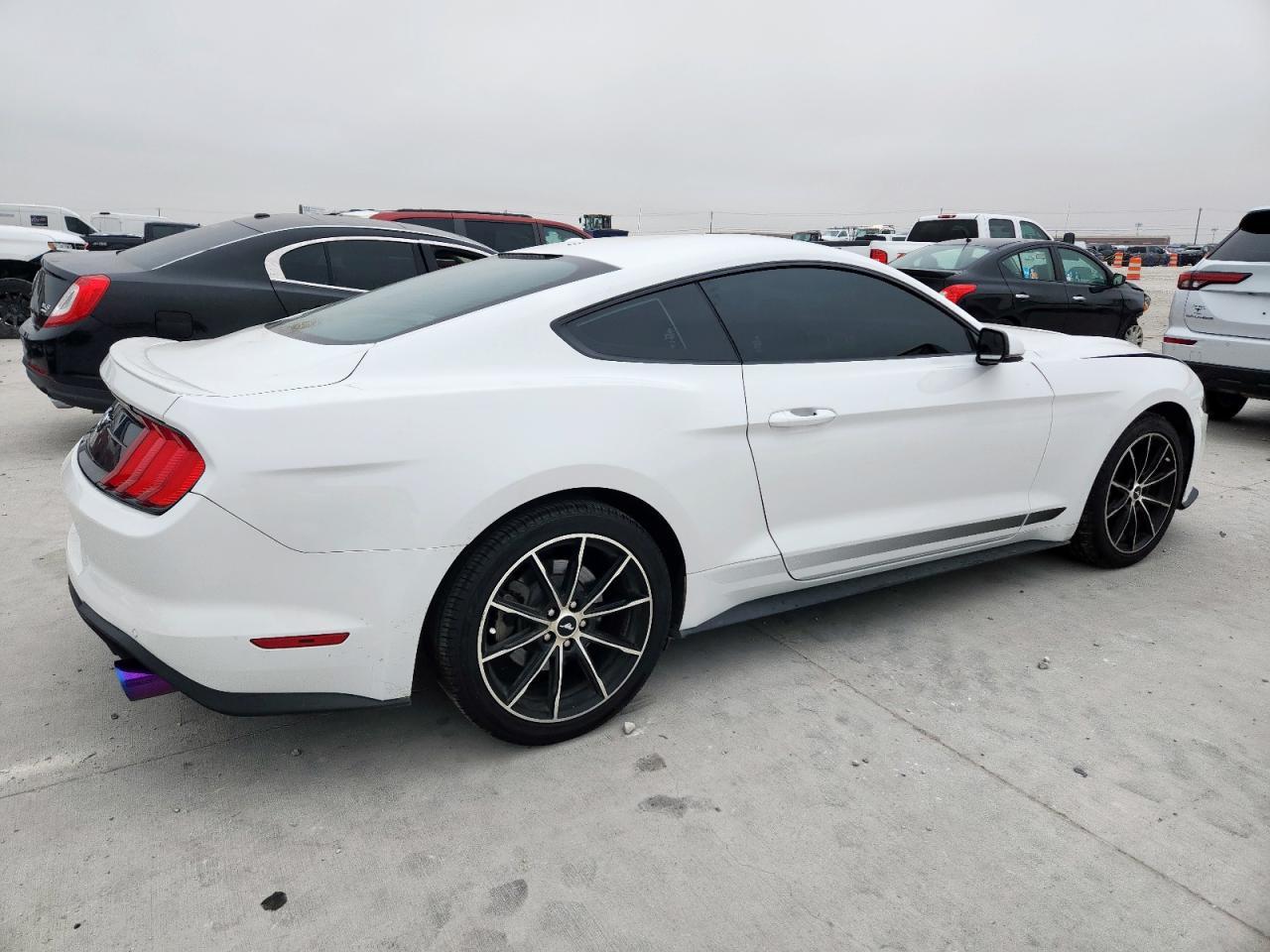 2020 Ford Mustang - Фото 3