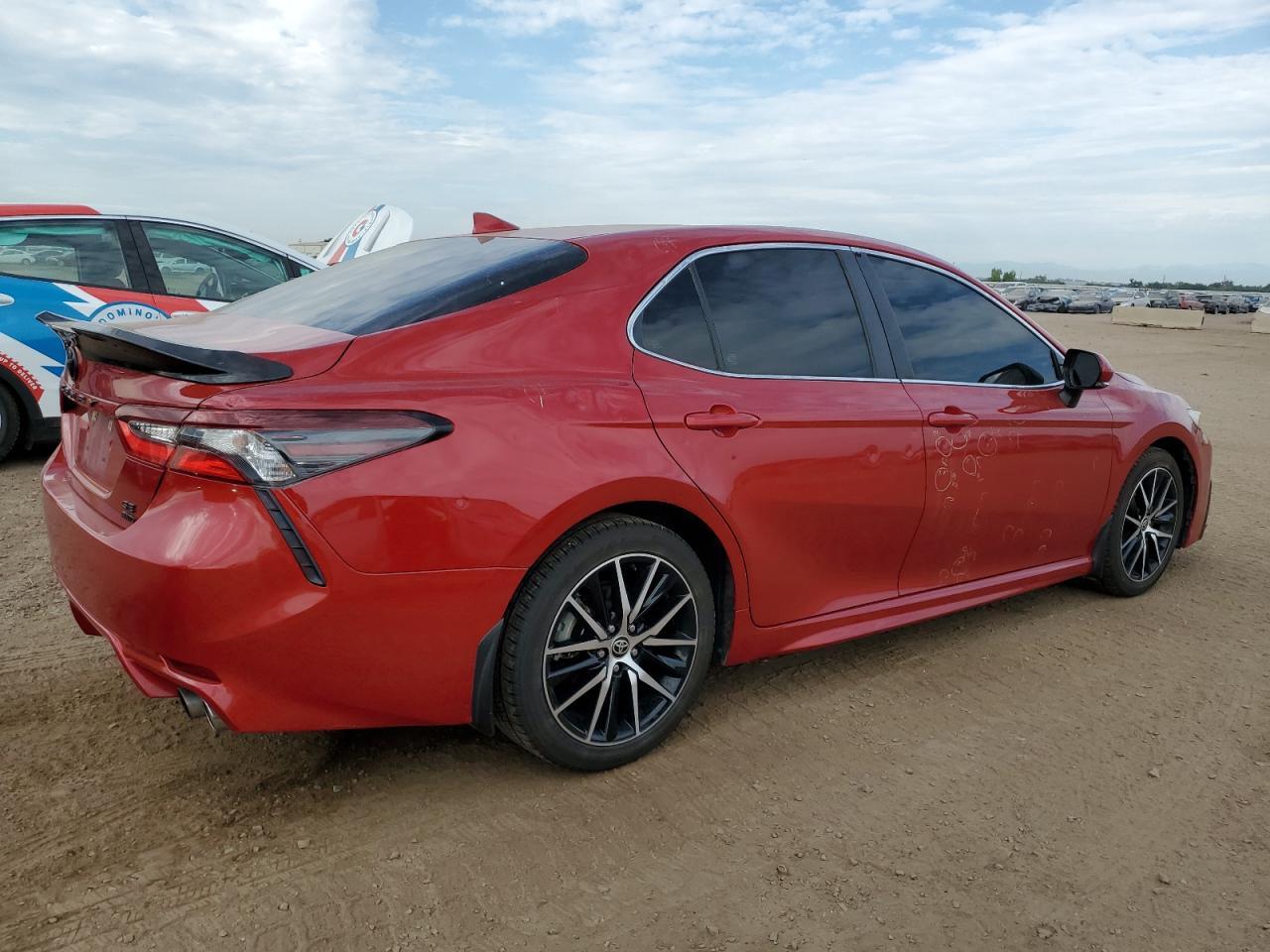 2021 Toyota Camry Se - Фото 3
