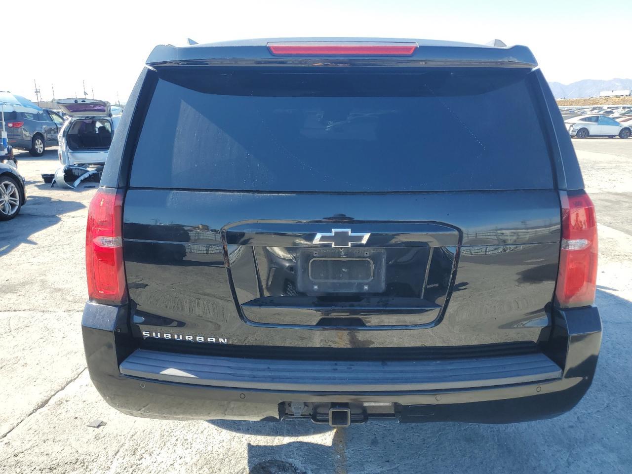 2018 Chevrolet Suburban C1500 Ls - Фото 6