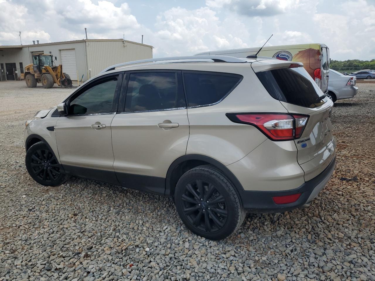 2017 Ford Escape Titanium - Фото 2