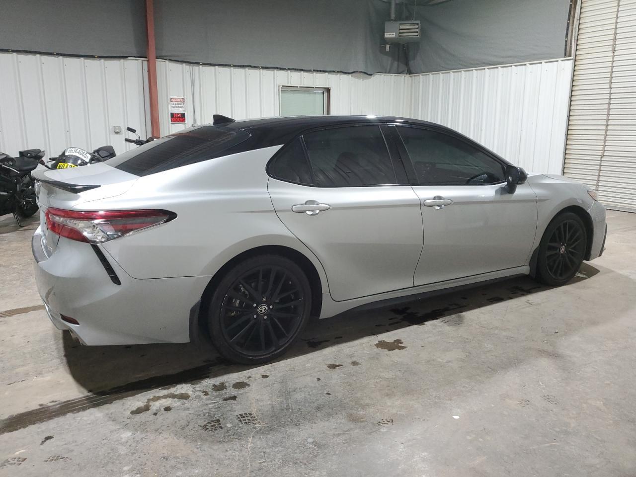 2022 Toyota Camry Xse - Фото 3